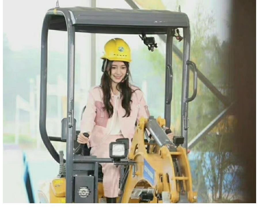 挖掘机|新一季《奔跑吧》全员挖掘机画风?baby宋雨琦都在,蔡徐坤缺席