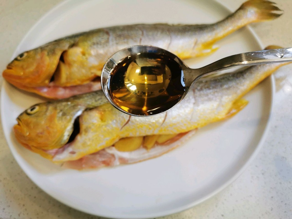 黄鱼|黄鱼这样做真鲜美，原汁原味，营养又健康，家人都爱吃
