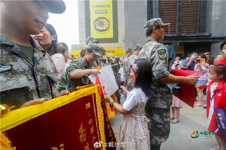 人民|超暖心送别！这样的人民和子弟兵你爱了么