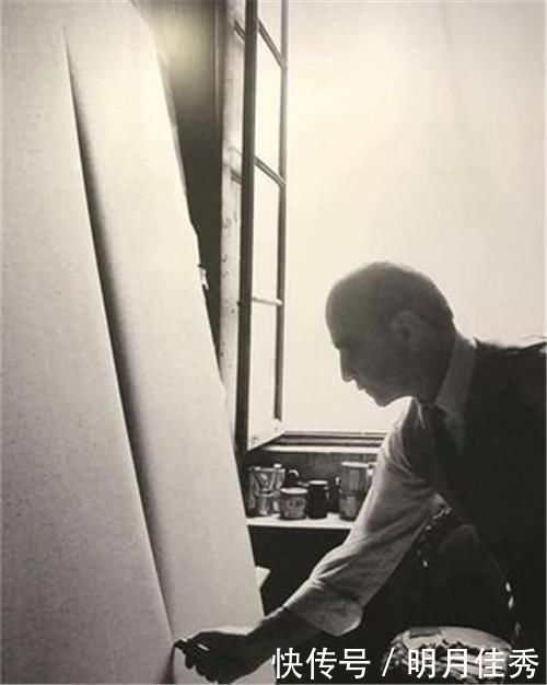 他拿刀随意在布上割了几下,便卖出1.8亿,网友不解:凭啥?