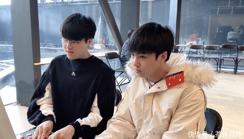 观众|Letme达成成就兑现Cos承诺,和水晶哥联动太欢乐了,观众:本色出演!