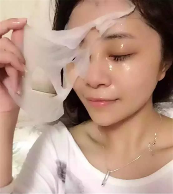 女人|为什么常敷面膜的女人皮肤最差很多人做错了这3点,尤其第1个