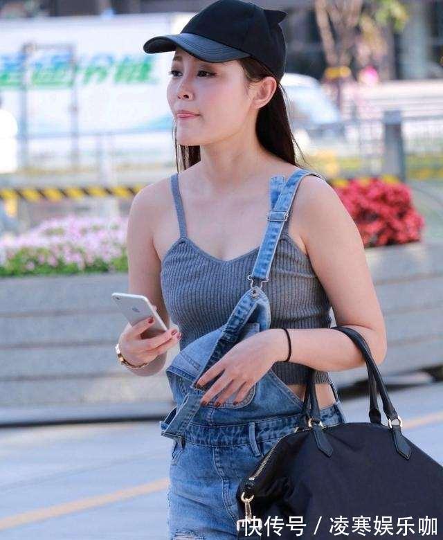 搭配 “凹凸感”十足的紧身打底裤,修身塑形不含糊,时髦显瘦又减龄