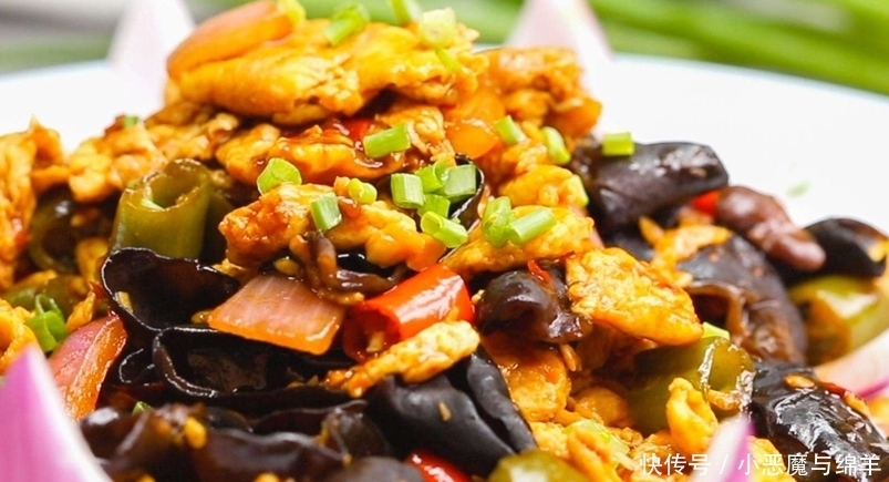  饭量|鸡蛋换种做法比肉香，平时半碗饭量，现在吃两碗，汤汁儿是关键
