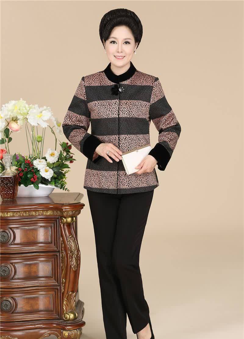 60多岁的女人,穿衣要精致点,教你“内外搭配法”,时髦又减龄