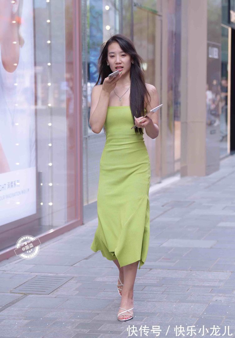 造型 贴身束腰的连衣裙,才能造型美感进阶,比例也好