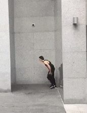 |搞笑GIF:锁骨窝里能养鱼,这身材才算是厉害啊