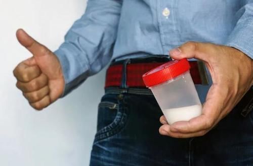 蛋白尿|上厕所时，尿液泡沫多，是蛋白尿，肾功不全吗？别傻傻的不懂