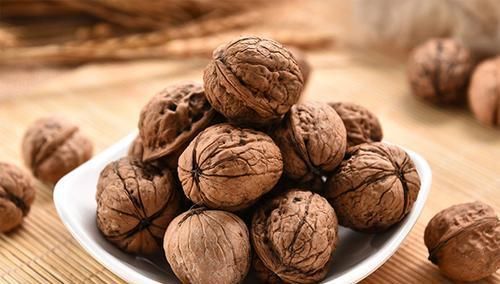  核桃被称“万岁子”“长寿果”，教你4种最营养吃法，治病保长寿
