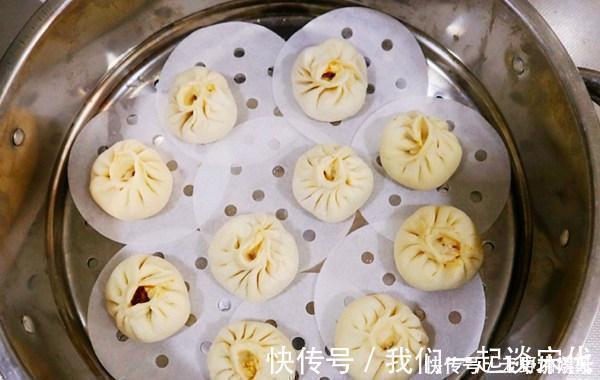 蒸包子时,最忌直接上锅蒸,记住3诀窍,包子暄软蓬松不塌陷