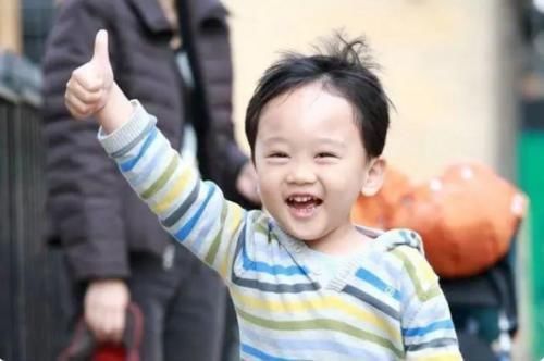 外孙|姥爷逗外孙:总来蹭饭羞不羞?4岁孩子的童言稚语让气氛略显尴尬