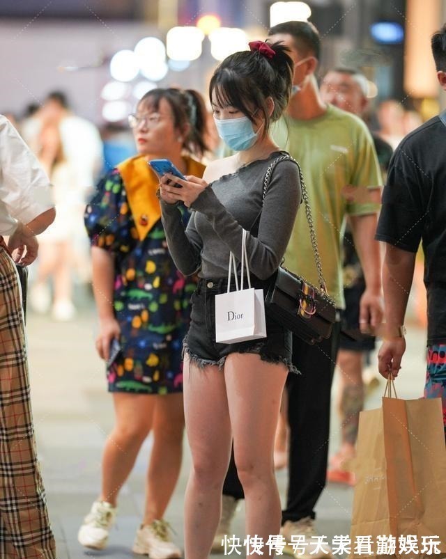 打底裤 收腹贴身的“无痕”打底裤,让造型气场翻倍,显瘦增高!