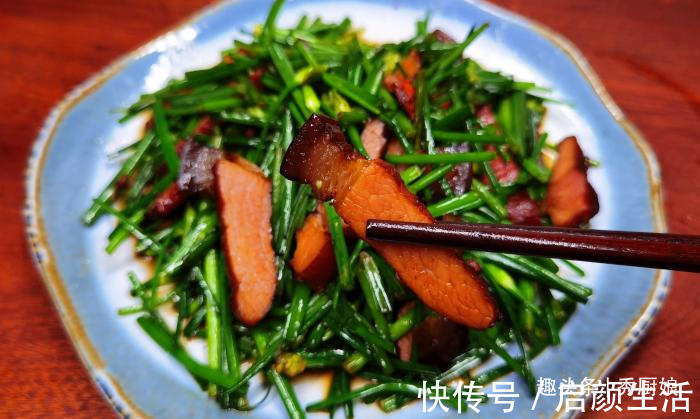 秀厨娘|入秋后，遇到此肉多囤点，放得越久吃着越香，简单一炒，太好吃了
