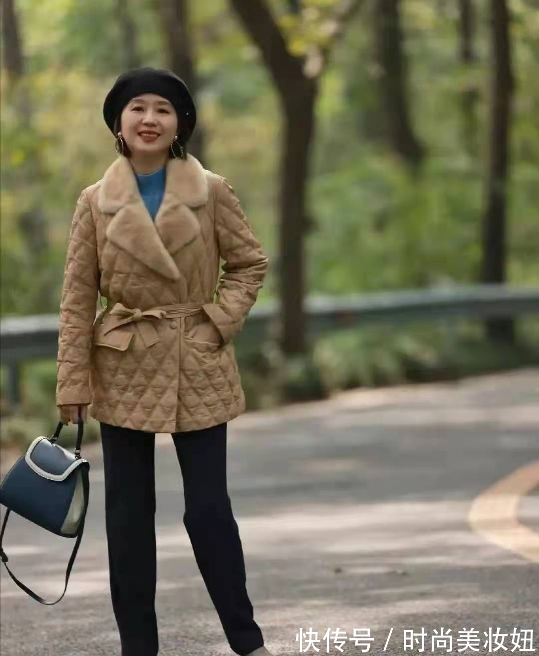 博主|这才是50岁女人的冬季穿搭,这些羽绒服搭配保暖减龄,值得借鉴