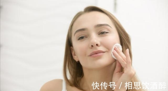 洗脸|洗脸后,直接用手拍打爽肤水?怪不得皮肤差!这样做才是正确的