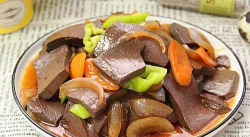 洋葱和此物一起炒，每天炒一盘，气血足了，软化血管，血管通畅了