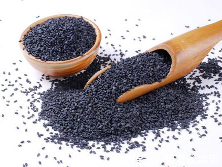 白发|黑芝麻跟它一起煮，白发变黑发，年轻10岁，皮肤都光滑了