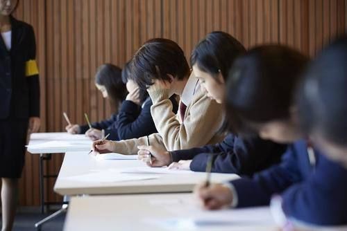 中国人大法学硕士“复试”：22名学霸“0分”，央视点评犀利