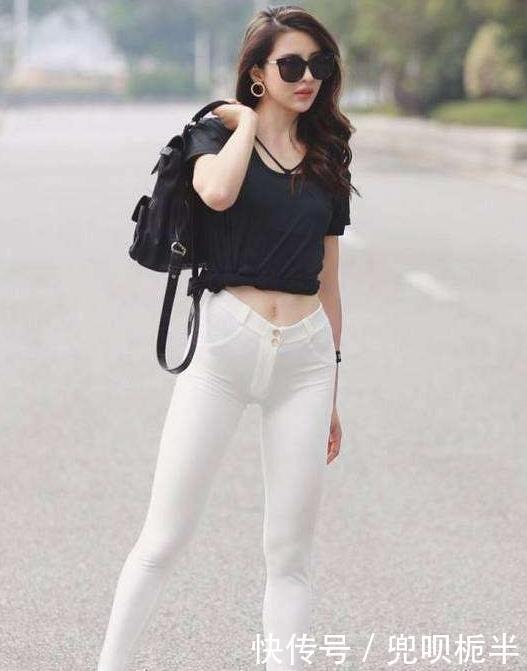 气质|街拍性感可爱紧身打底裤女人,内涵和气质修养还能秀出自信