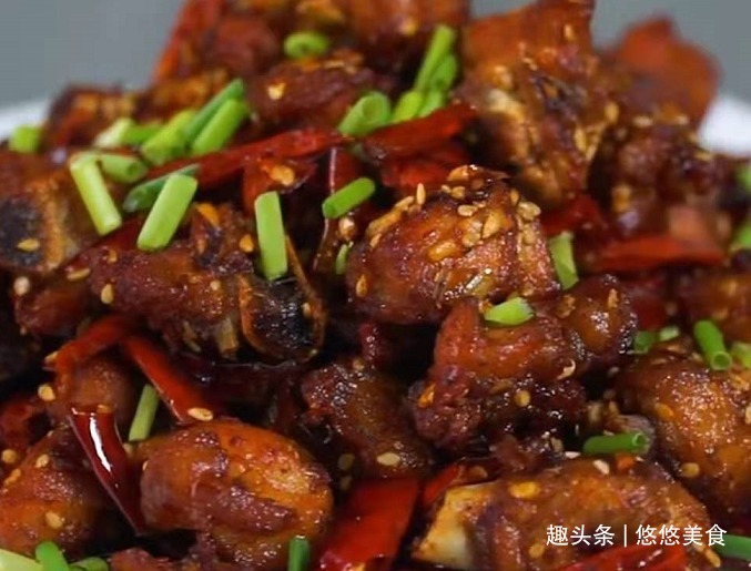 干锅辣子鸡，麻辣鲜香，外酥里嫩，好吃到让你沦陷！