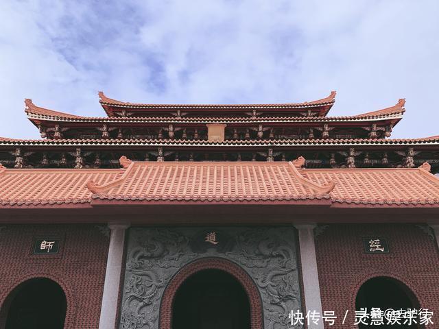 寺庙|和尚不念经道士刷抖音,功德箱改扫码支付,当今怪异的寺庙道观