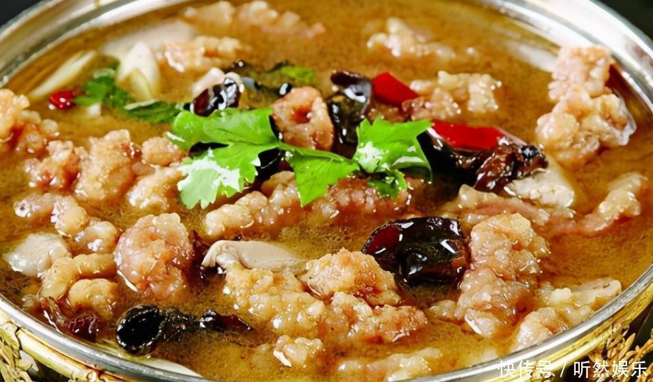 舌尖上的美味,酸汤酥肉,现在喝暖胃又暖心,热乎得很,香飘千里