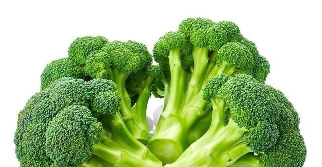 炒西兰花时,有人先焯水,有人直接炒,都不对,大厨教你正确做法