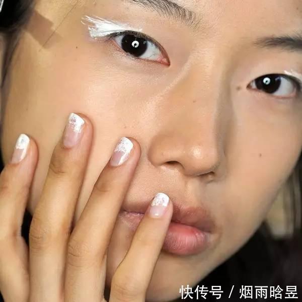 流行|这个秋冬给指甲“穿毛衣”,日韩最新流行趋势真让人看不懂了