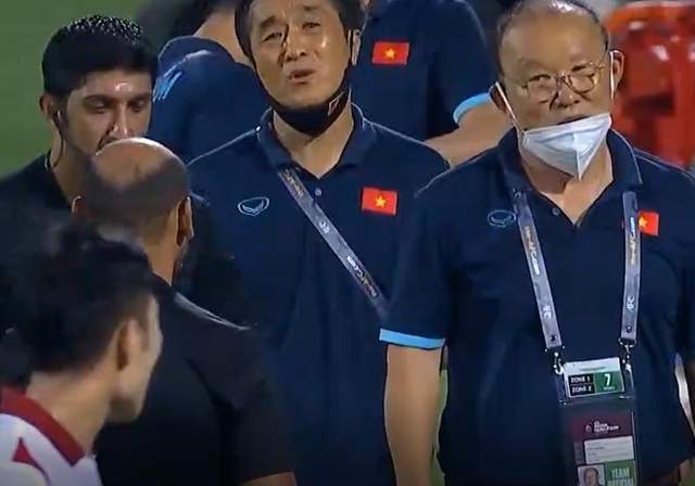 中国队|记者:李霄鹏执教最大压力是大年初一踢越南,输球没人能接受!