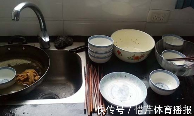 餐具|这样洗碗是在给家人一点点地“喂毒”,多少人是这样被“毒”大的