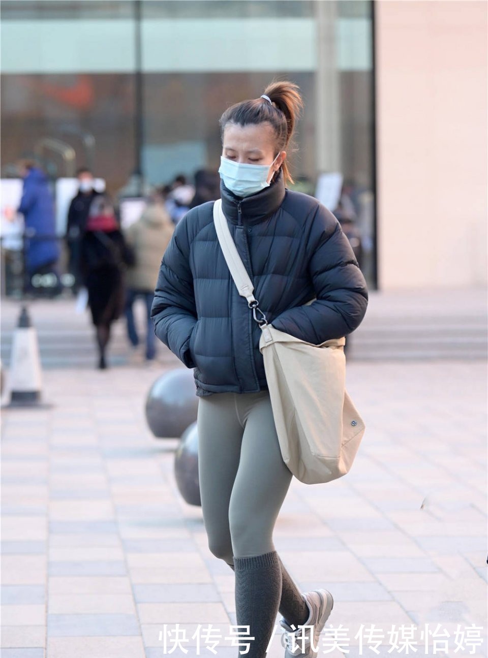 显身材的紧身裤搭配,时尚大方,不会辜负你的身材