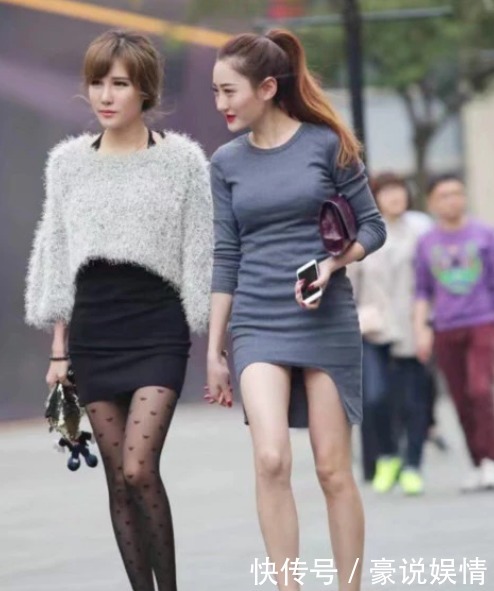 同行|街拍:好闺蜜并肩同行谈笑风生,选搭时尚艳丽,成熟知性引领潮流