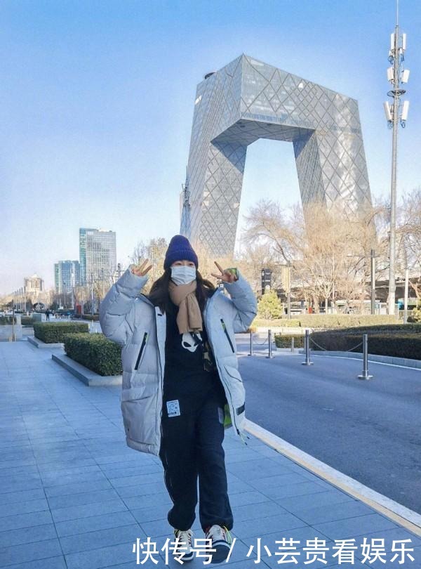 皮肤暗黄的女人,建议多穿这3个高级色,减龄显白不止一点点