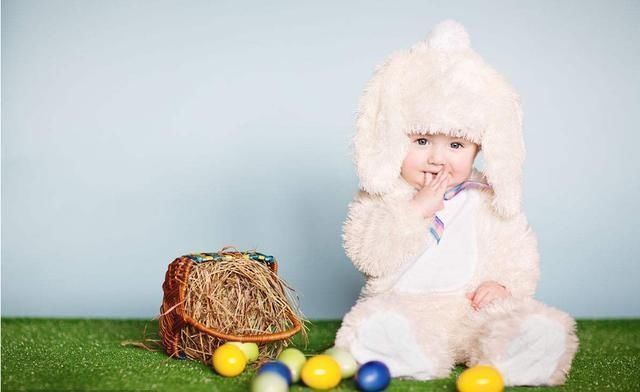 过容|“最美新生儿”火了,好像娘胎里整过容,网友我要等她长大