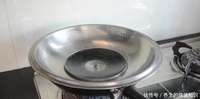锅盖脏了不会洗教你不用一滴洗洁精，彻底清洗干净，快回家试试！