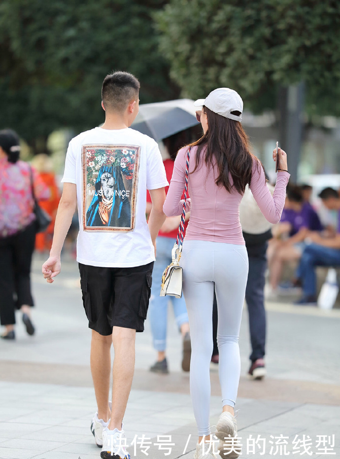 喜欢|修身运动裤不仅好塑形,还能提升造型活力感,难怪潮人们都喜欢