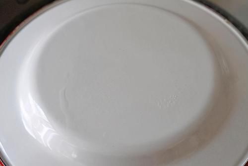  蒸鸡蛋羹，鸡蛋打散上锅蒸就外行了，掌握这3点，蛋羹嫩滑无蜂窝