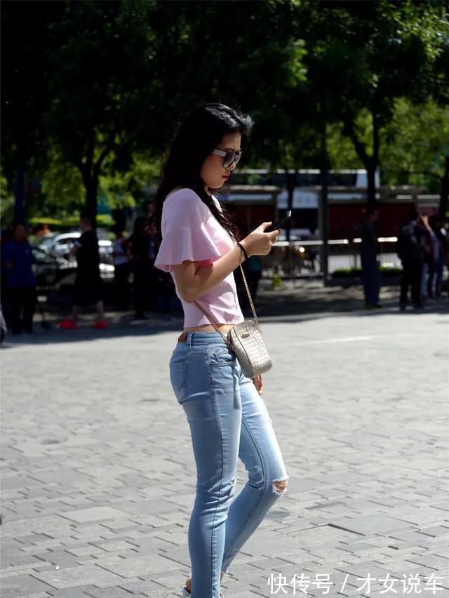 防水台|美女脚上穿搭一双亮色的尖头高跟鞋,让她走出迷人的姿态