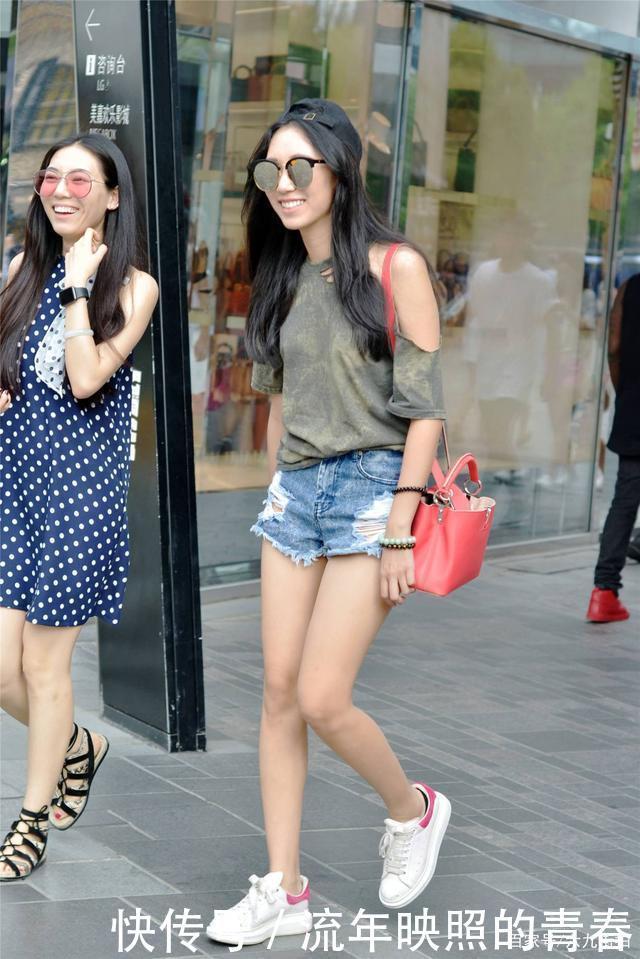 短裤搭配多是都是牛仔款式，也有其他风格，你愿意尝试一下么