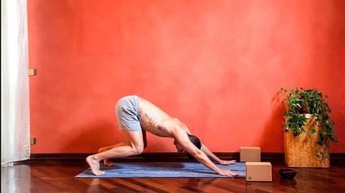 柔韧性|看了这个小哥的劈竖叉过程,我对自己下一字马的信心又增加了几分