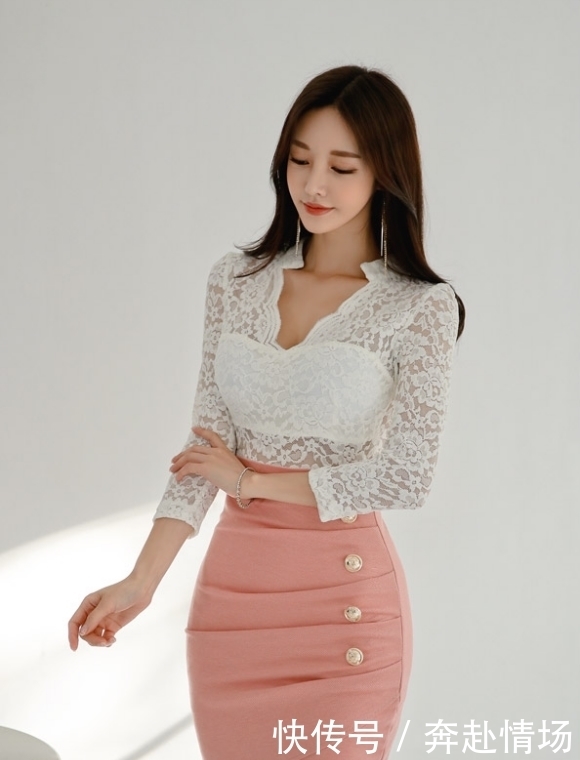 美人图鉴孙允珠：花纹印刻雪纺衫搭配浅粉皱褶包臀裙