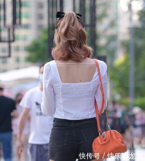 大方领 复古小公主风衬衣,搭配牛仔热裤,清纯可爱满满少女心