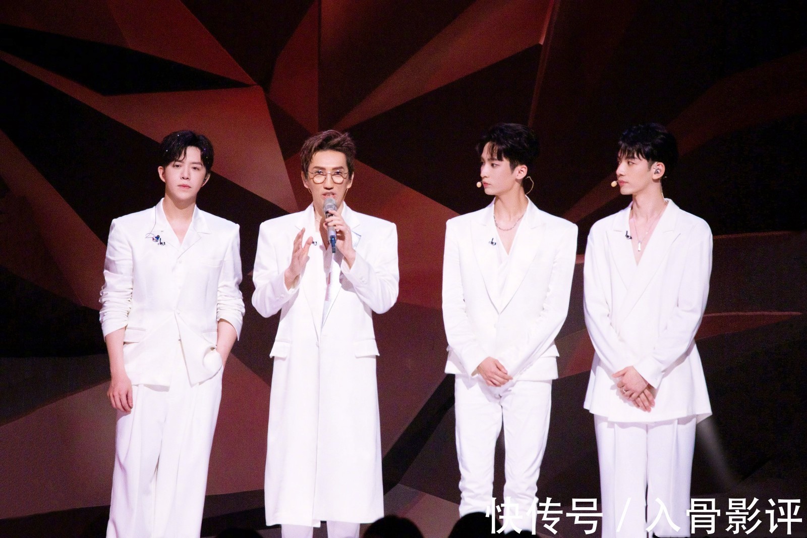 趙文卓|《披荊斬棘的哥哥》：哥哥們互送禮物太戳心，李承鉉專訪糖分超標(biāo)