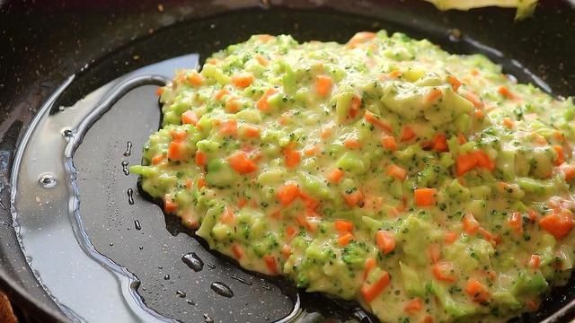 西兰花不再炒着吃，加1根胡萝卜，我家天天吃，全家都爱吃