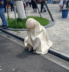 |搞笑动图:上一秒很帅,下一秒很疼!