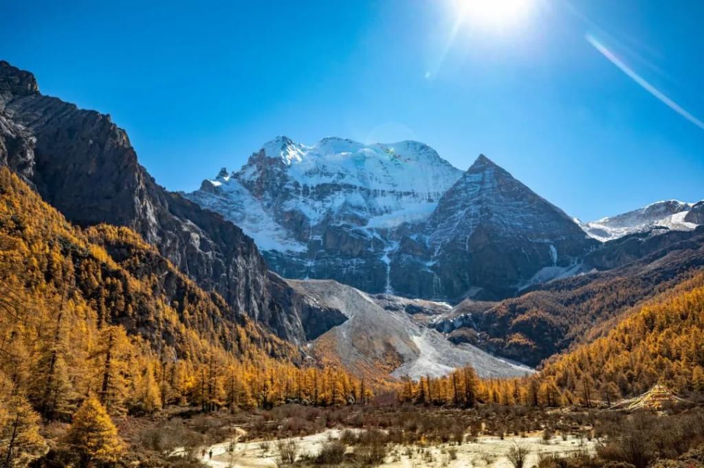 那片理想乐土|中国又一“人间天堂”爆火！左手峡谷，右手雪山！