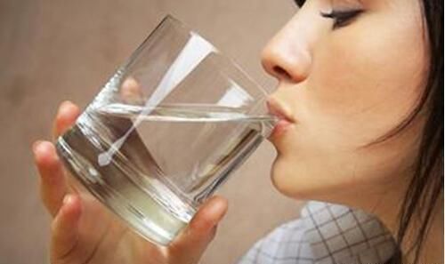 脸上长斑的人,3种食物是天然的“褪黑素”,吃再多也没事