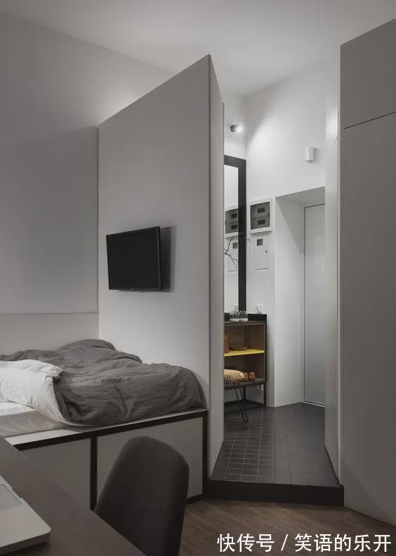 电视|小户型的卧室不用封死，隔断这样设计，当电视墙当置物架，更好用