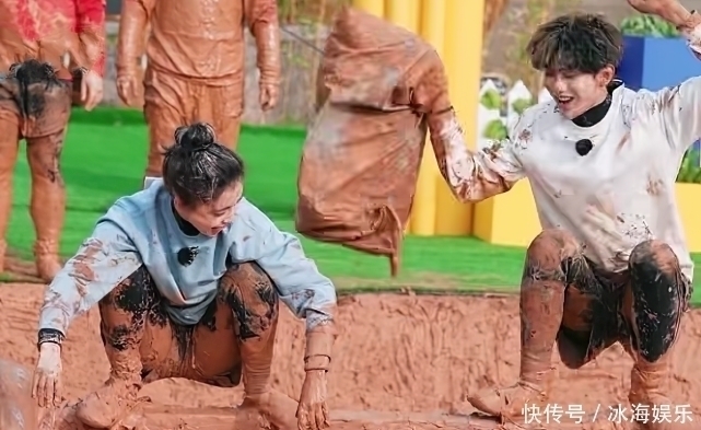 黄旭熙叫杨颖姐姐,郑恺直呼她小名,毕雯珺对她称呼令观众爷青回