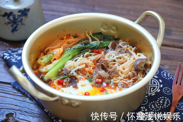 调制|适合冬季吃的面条,有肉有菜还有蛋,一碗下肚从头暖到脚,真舒服